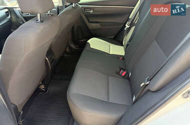 Седан Toyota Corolla 2015 в 