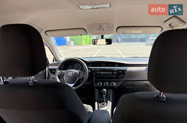Седан Toyota Corolla 2015 в 