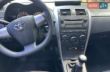 Седан Toyota Corolla 2012 в 