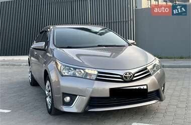 Седан Toyota Corolla 2014 в Киеве