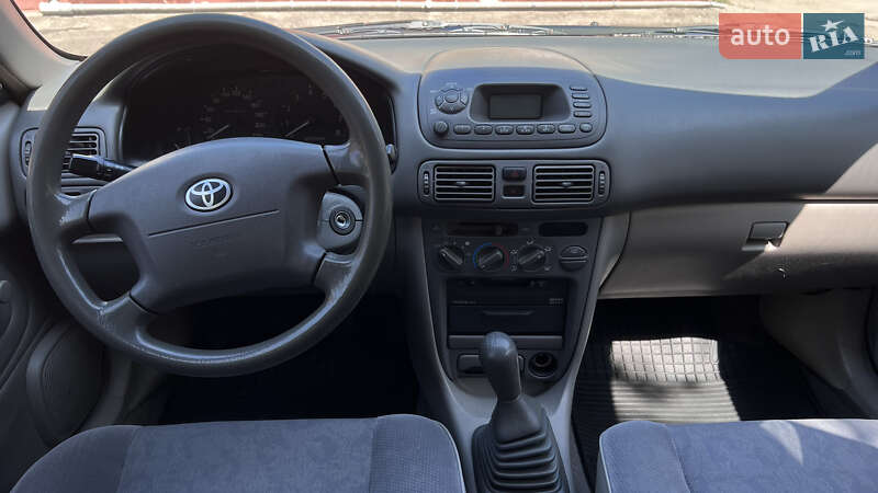 Седан Toyota Corolla 2000 в Одессе
