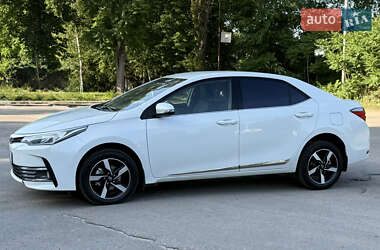 Седан Toyota Corolla 2017 в Желтых Водах