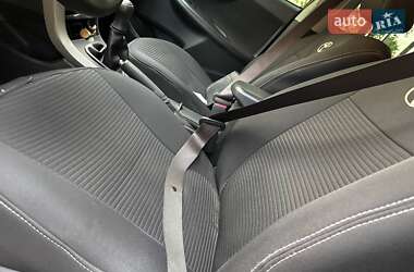 Седан Toyota Corolla 2008 в Охтирці