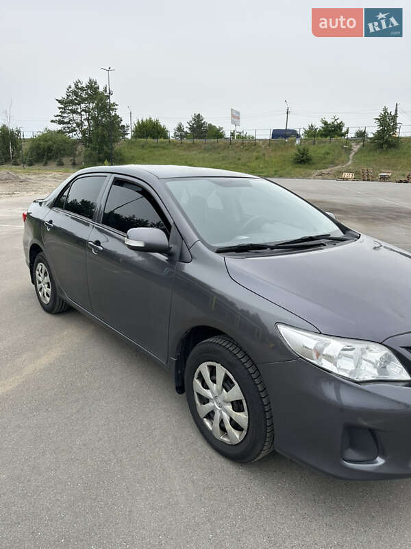 Седан Toyota Corolla 2013 в Киеве