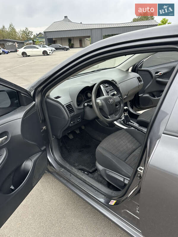 Седан Toyota Corolla 2013 в Киеве