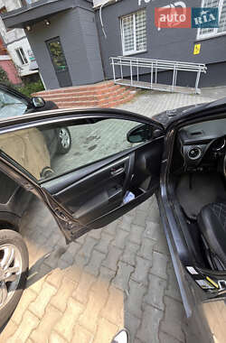 Седан Toyota Corolla 2017 в 