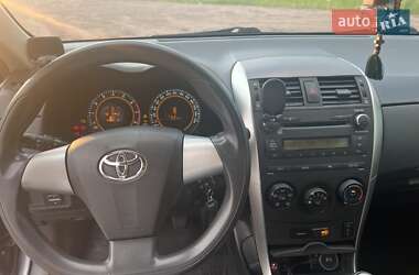 Седан Toyota Corolla 2011 в 