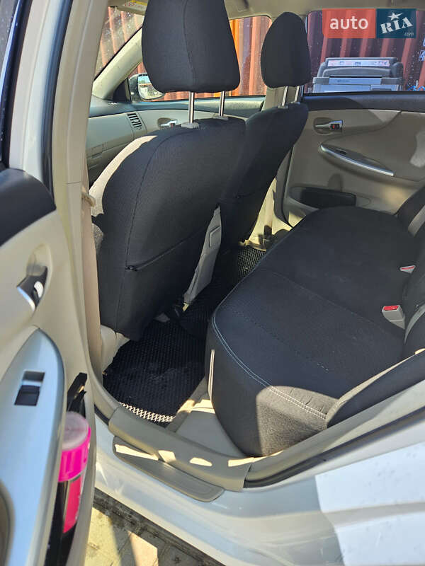 Седан Toyota Corolla 2013 в Желтых Водах