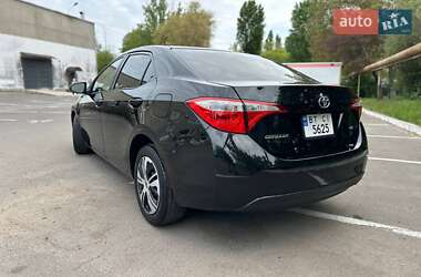 Седан Toyota Corolla 2015 в 