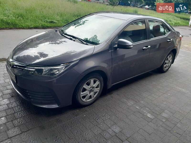 Седан Toyota Corolla 2018 в Рівному