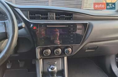 Седан Toyota Corolla 2018 в 