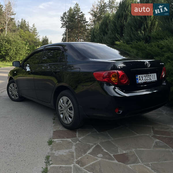 Седан Toyota Corolla 2008 в Змиеве