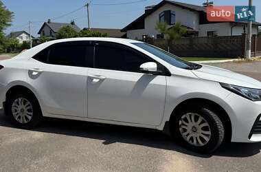 Седан Toyota Corolla 2017 в 