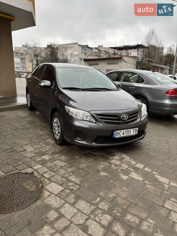 Седан Toyota Corolla 2013 в 