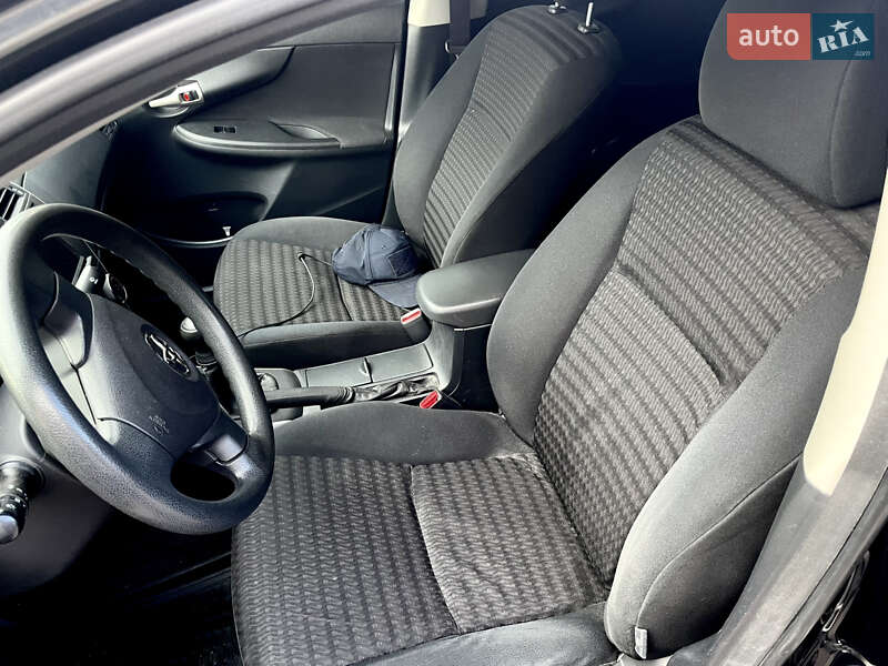 Седан Toyota Corolla 2008 в Змиеве