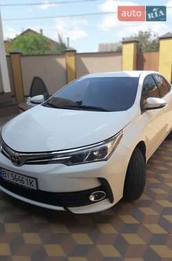 Седан Toyota Corolla 2017 в Полтаве