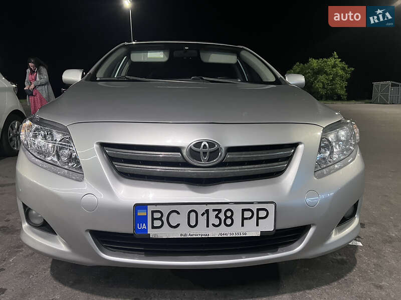 Седан Toyota Corolla 2008 в Львове