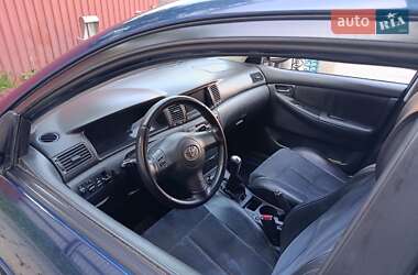 Хэтчбек Toyota Corolla 2005 в 