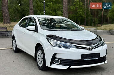 Седан Toyota Corolla 2016 в Черкасах