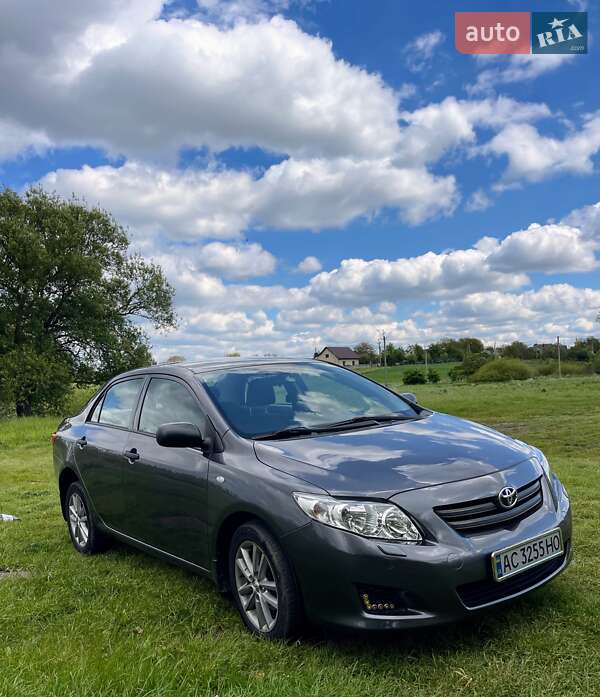 Седан Toyota Corolla 2010 в 