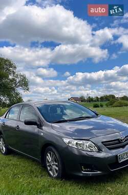 Седан Toyota Corolla 2010 в 