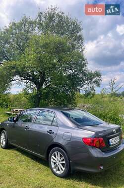 Седан Toyota Corolla 2010 в 