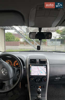 Седан Toyota Corolla 2010 в 