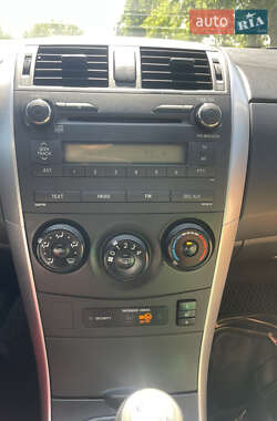 Седан Toyota Corolla 2010 в 