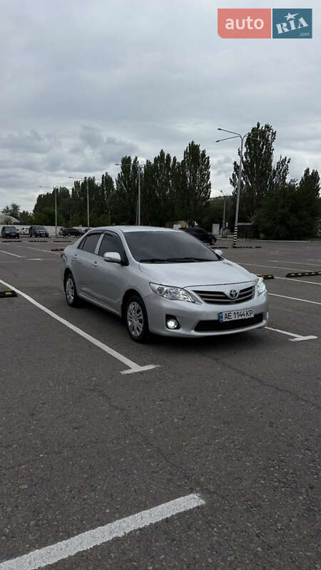 Седан Toyota Corolla 2010 в Днепре
