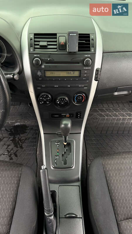 Седан Toyota Corolla 2010 в Днепре