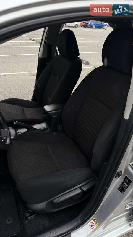 Седан Toyota Corolla 2010 в Днепре