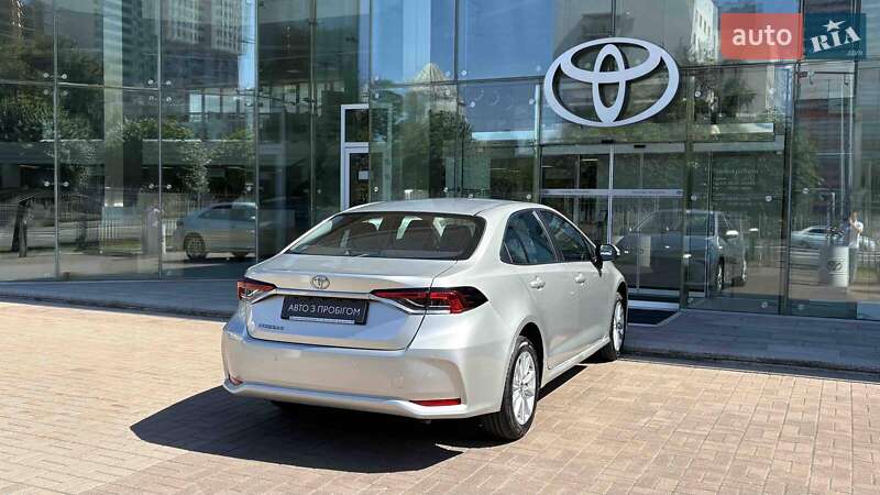 Седан Toyota Corolla 2024 в Киеве
