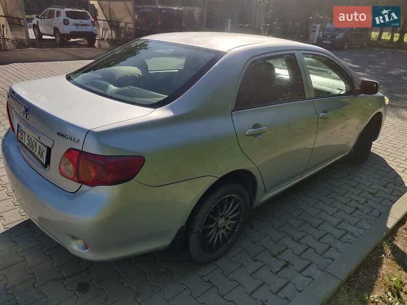 Седан Toyota Corolla 2008 в Черновцах