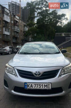 Седан Toyota Corolla 2013 в Києві