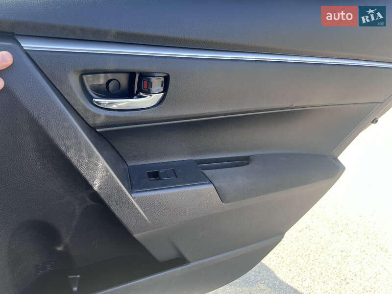 Седан Toyota Corolla 2013 в Одесі