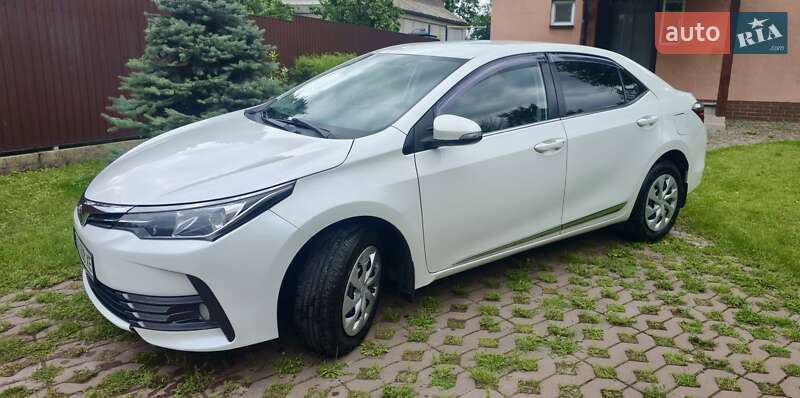 Седан Toyota Corolla 2016 в Киеве