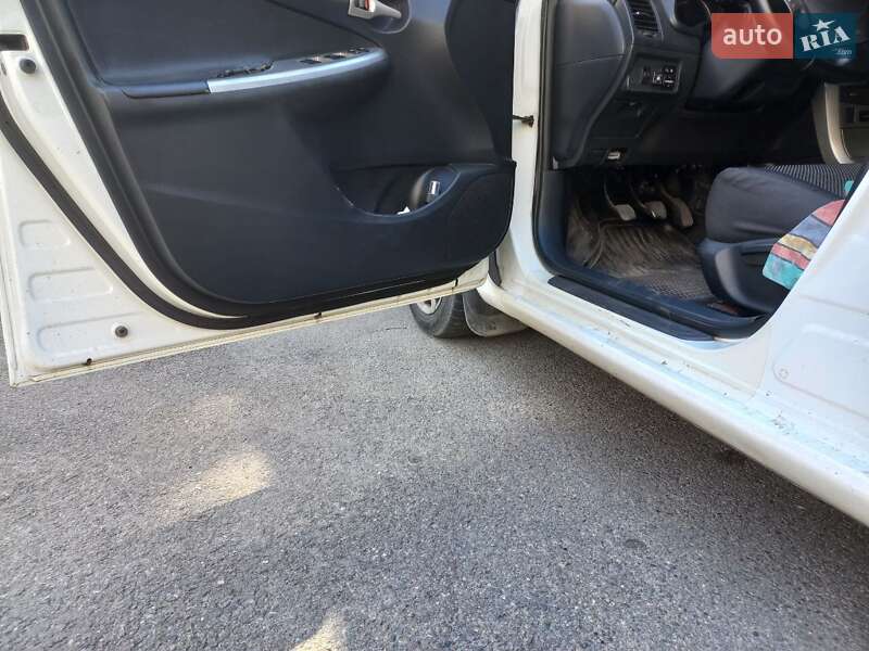 Седан Toyota Corolla 2008 в Днепре
