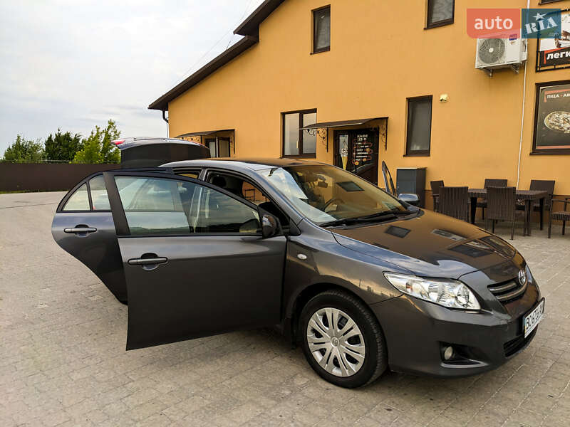 Седан Toyota Corolla 2008 в Копычинце