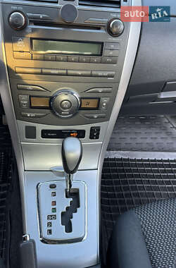 Седан Toyota Corolla 2010 в 