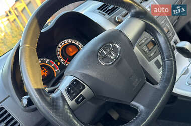 Седан Toyota Corolla 2010 в 