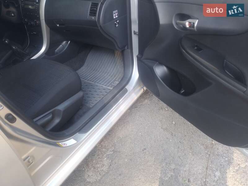 Седан Toyota Corolla 2008 в Козове
