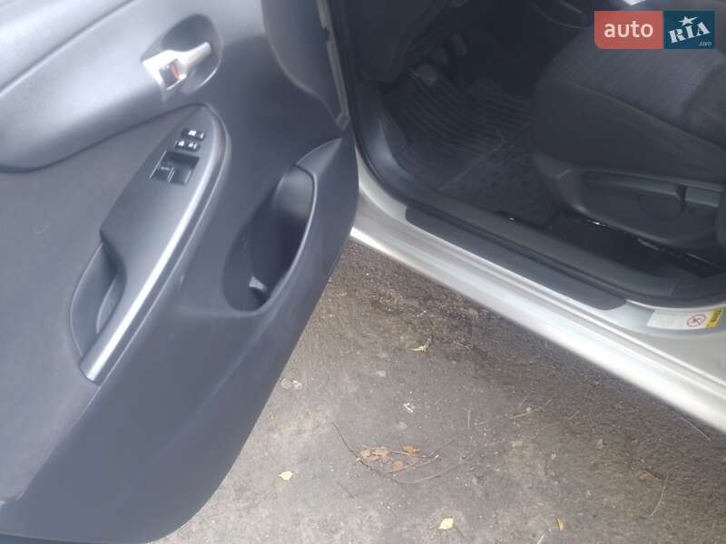 Седан Toyota Corolla 2008 в Козове