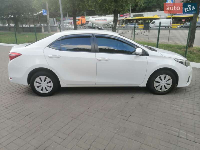 Седан Toyota Corolla 2014 в Киеве