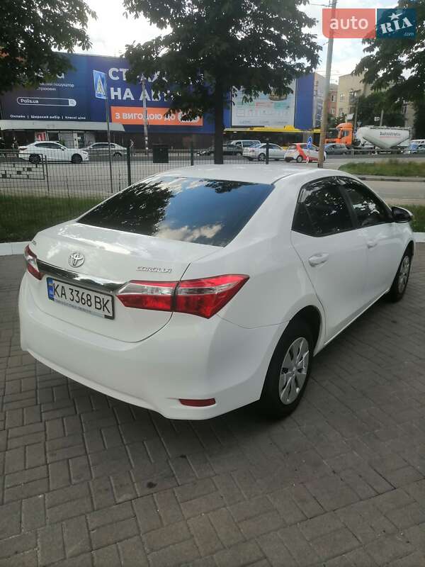 Седан Toyota Corolla 2014 в Киеве