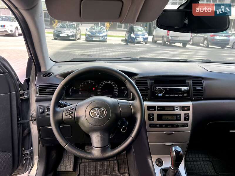 Хэтчбек Toyota Corolla 2005 в Черновцах