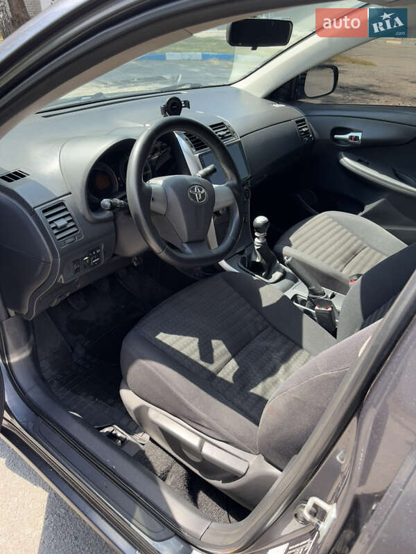 Седан Toyota Corolla 2011 в Кагарлыке