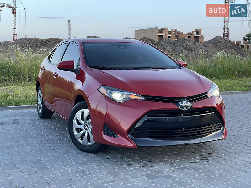 Седан Toyota Corolla 2018 в Луцке