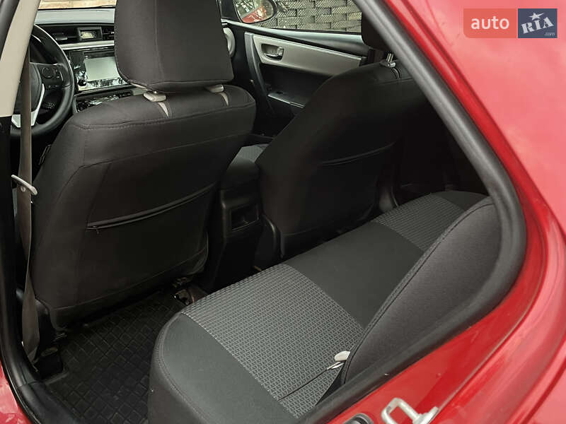Седан Toyota Corolla 2018 в Луцке
