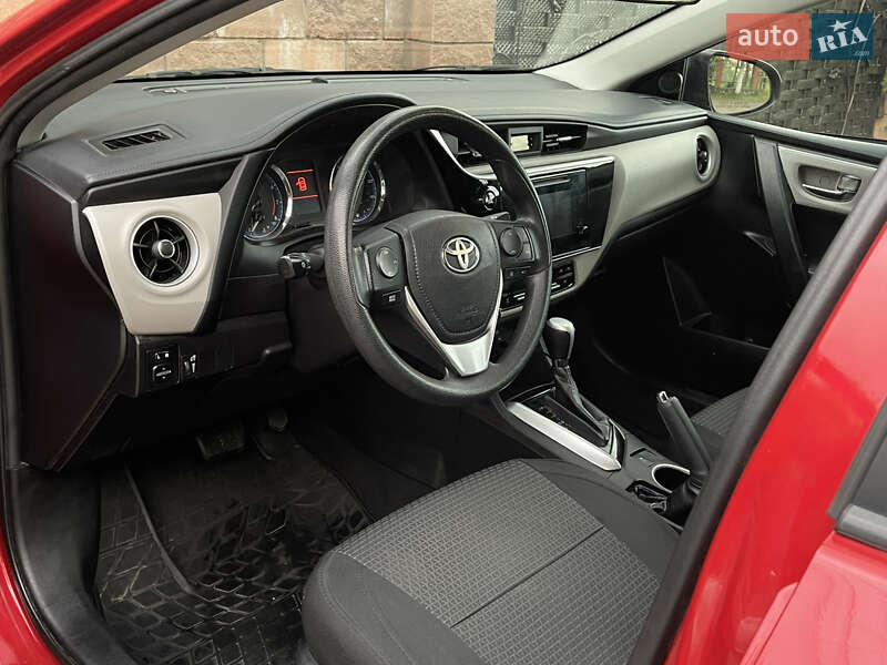 Седан Toyota Corolla 2018 в Луцке