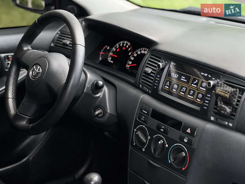 Седан Toyota Corolla 2005 в Києві